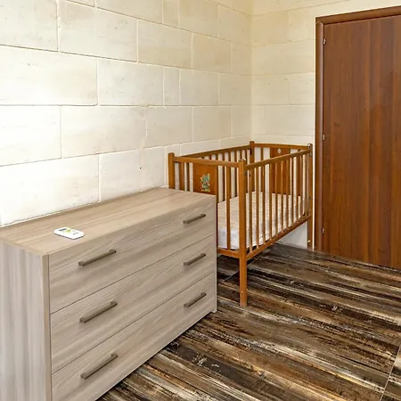 Dom wakacyjny 5 Bedroom Holiday With Private Pool *
