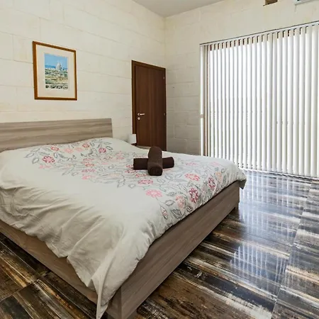 5 Bedroom Holiday With Private Pool Xewkija