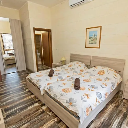 Holiday home 5 Bedroom Holiday With Private Pool *