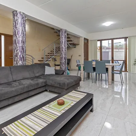 5 Bedroom Holiday With Private Pool * Xewkija
