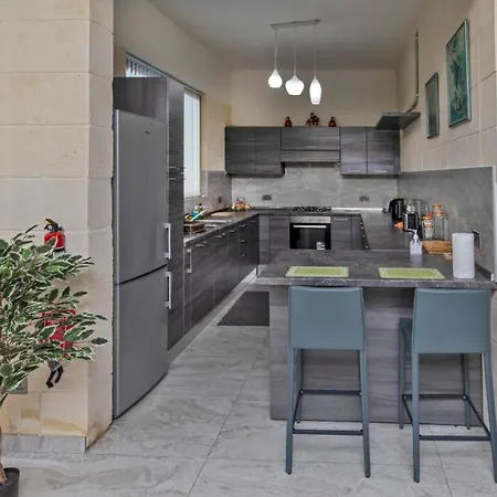 5 Bedroom Holiday With Private Pool Casa de Férias